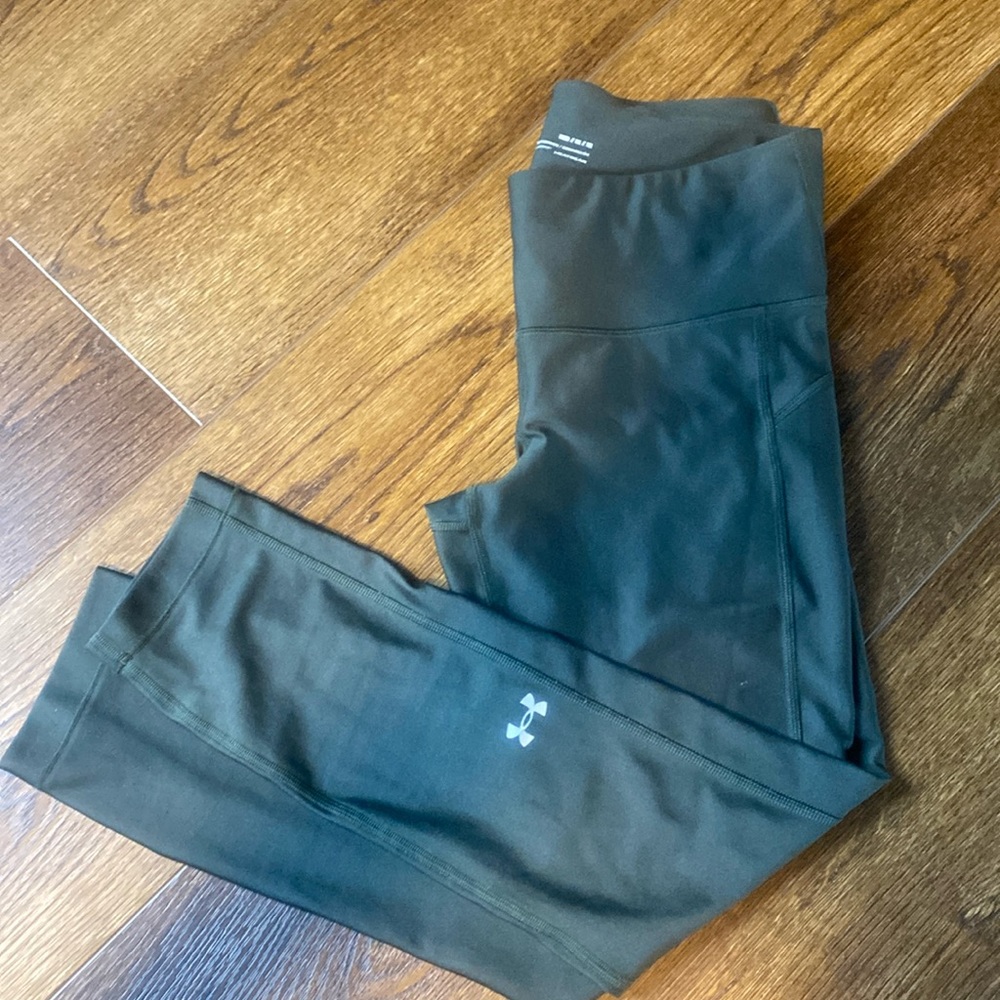 UA hunter green size M compression leggings